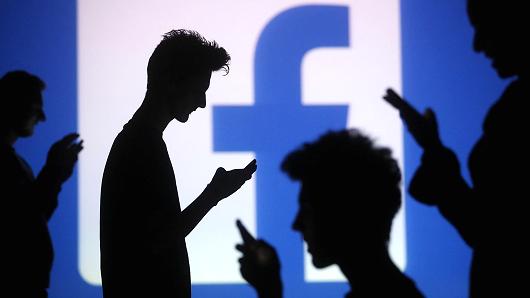How to Track Someone’s Private Messages on Facebook